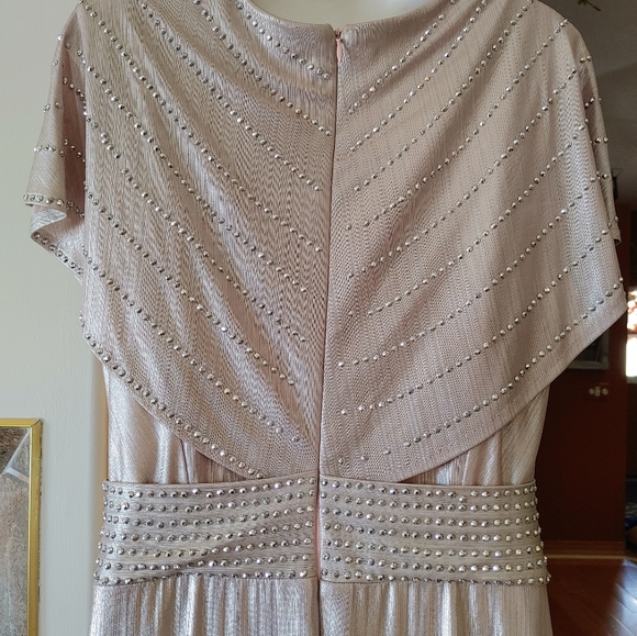 Dress - Picture 3 of 4